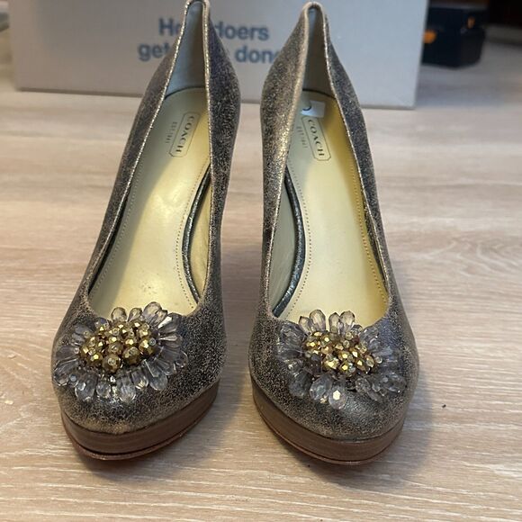Coach Women's Bergen Soft Crackled Leather Beaded Flower Heel Pump 10B - Picture 7 of 9